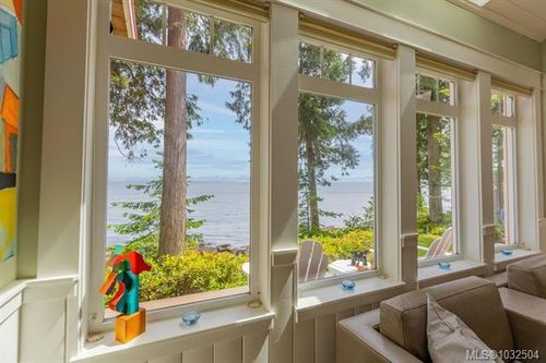 105 Island Park Dr, Galiano Island, BC, V0N1P0 | Card Image