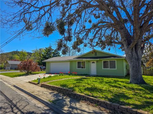 933 Campbell Ave, Yreka, CA, 96097-9601 | Card Image