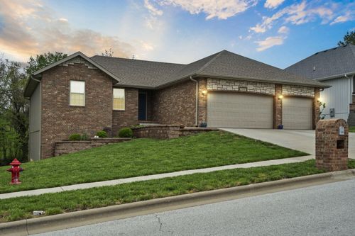 1093 E Lakota St, Nixa, MO, 65714-7555 | Card Image