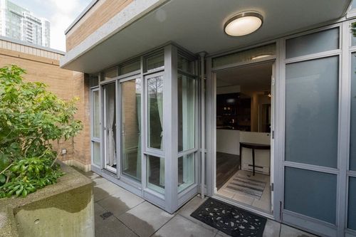 2m-1033 Marinaside Cres, Vancouver, BC, V6Z3A3 | Card Image