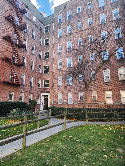 a-65-760 Bronx River Rd, Yonkers, NY, 10708-6988 | Card Image