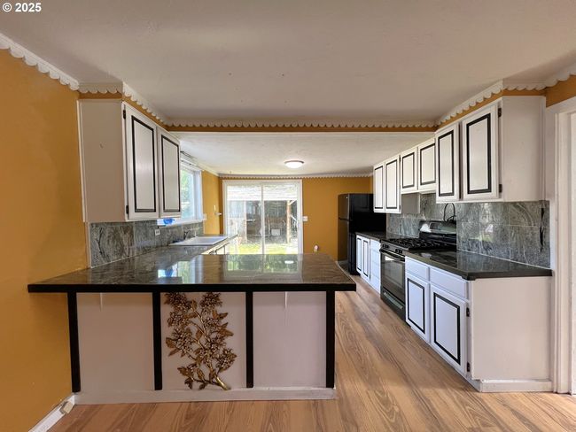 Kitchen | Image 19