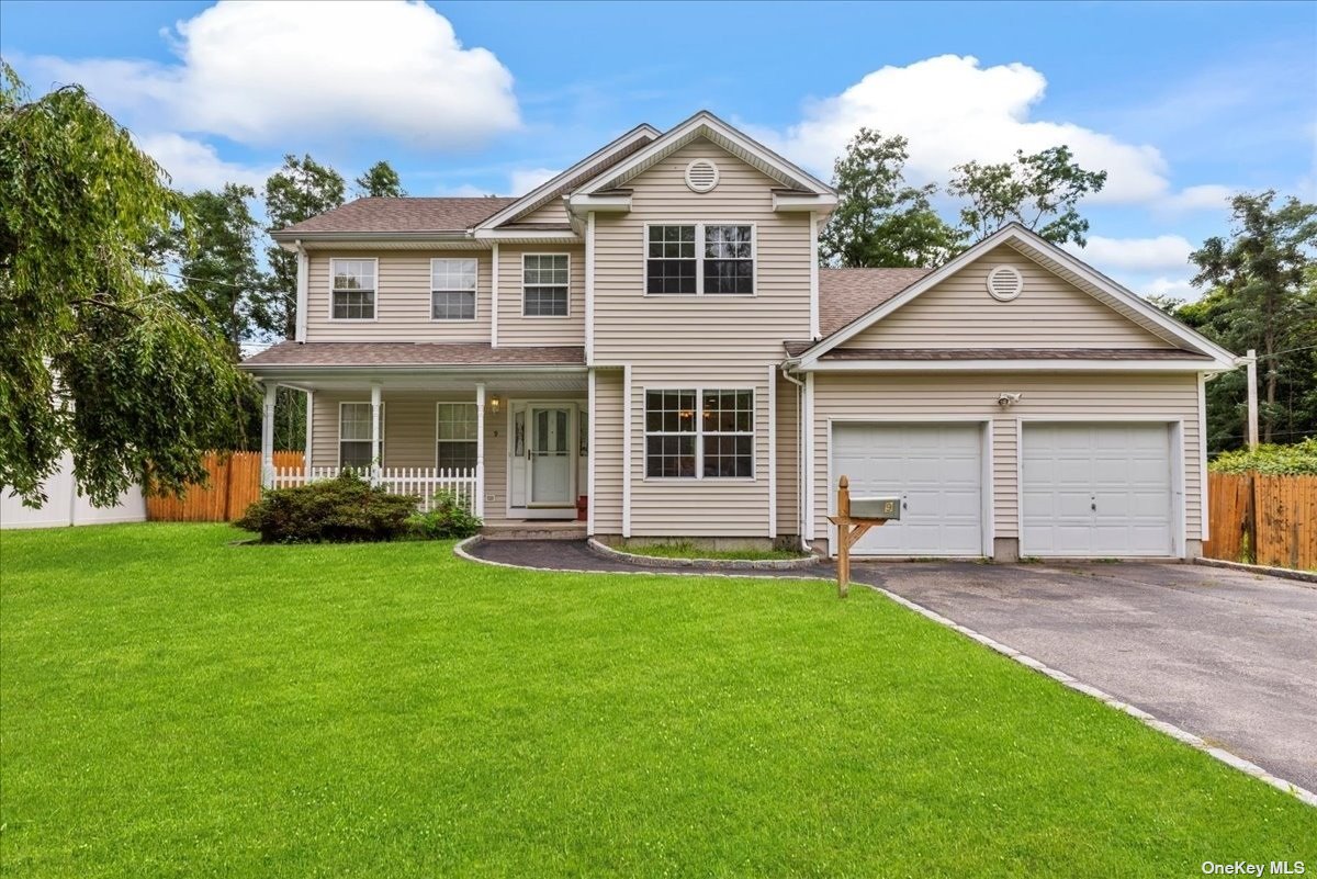 Hoffman Dr, Kings Park, NY 11754