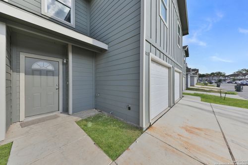 102-9907 Grove Mist, San Antonio, TX, 78233 | Card Image