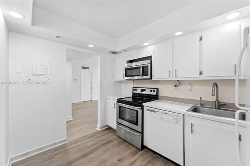 apt-921-3731 N Country Club Dr, Aventura, FL, 33180-1742 | Card Image