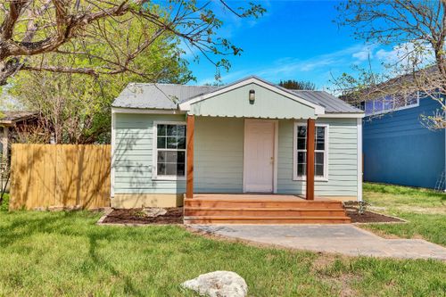 211 E Burton St, Manor, TX, 78653-2113 | Card Image