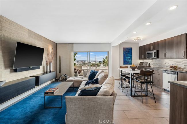 APT-207 - 1131 Alta Loma Rd, Condo with 1 bedrooms, 2 bathrooms and 1 parking in West Hollywood CA | Image 5