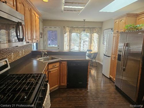 14144 Fairway St, Livonia, MI, 48154-5228 | Card Image