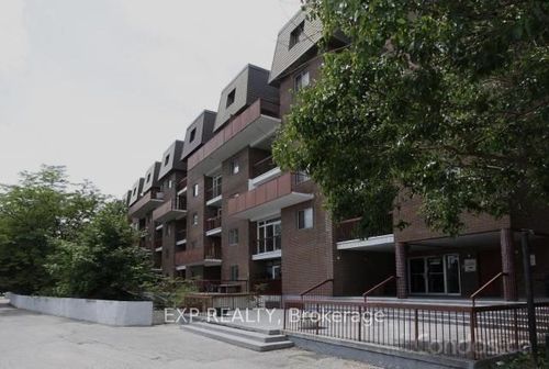 330-3025 The Credit Woodlands, Mississauga, ON, L5C2V3 | Card Image