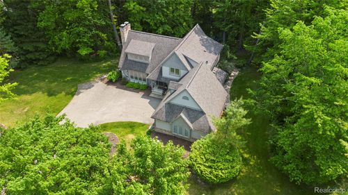 8268 Pine Lake Dr, Springfld Twp, MI, 48350-2046 | Card Image