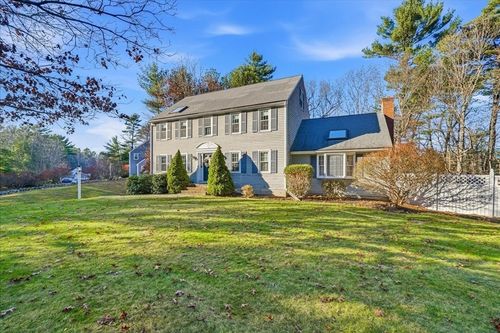 33 1st Parish Ln, Hanover, MA, 02339-2203 | Card Image