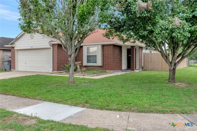 302 Clydesdale Lane, House other with 3 bedrooms, 2 bathrooms and null parking in Victoria TX | Image 1