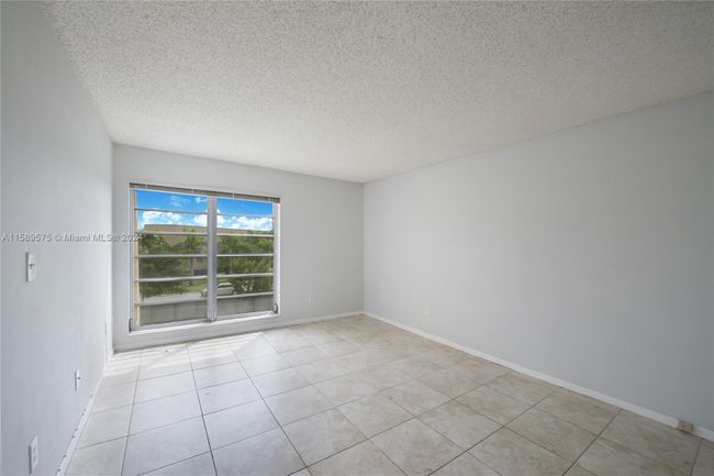 306 - 9180 Fontainebleau Blvd, Condo with 2 bedrooms, 2 bathrooms and null parking in Miami FL | Image 4