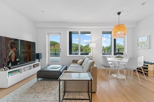 504-2450 Garden Dr, Vancouver, BC, V5N0K1 | Card Image