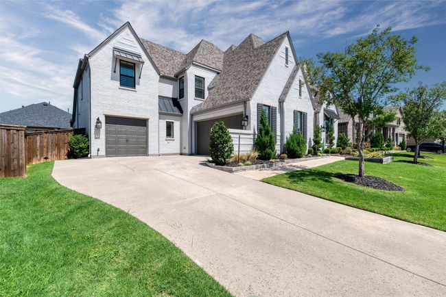 Long wide driveway with plenty of parking in 3-car garage | Image 39