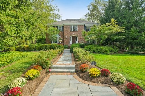 125 Hillcrest Ave, Summit, NJ, 07901-2211 | Card Image