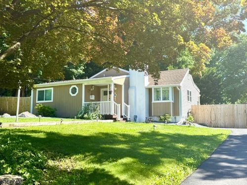 11 Oak Tree Ln, Sparta, NJ, 07871-2314 | Card Image