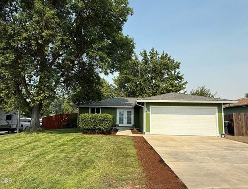 2607 Castle Cir, White City, OR, 97503-1770 | Card Image