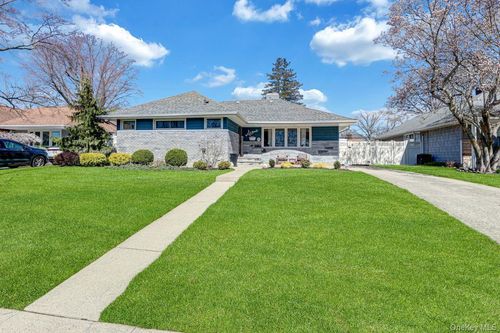 545 Mohawk Rd, West Hempstead, NY, 11552-3924 | Card Image