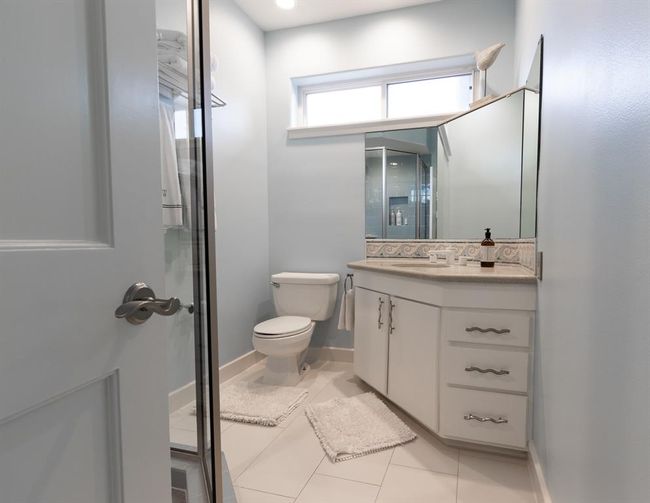 Guest bath - main floor | Image 18