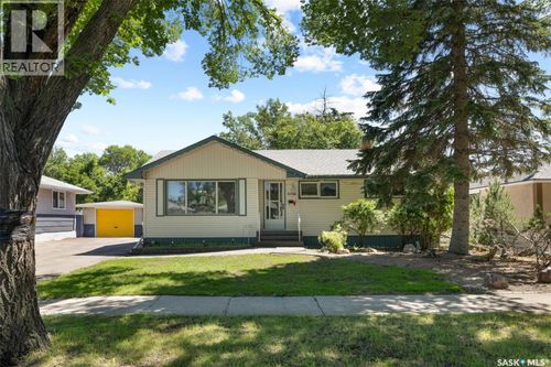 4343 England Rd, Regina, SK, S4R4P2 | Card Image