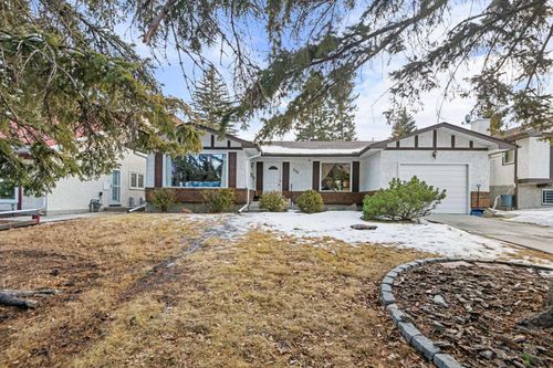 330 Oakwood Pl Sw, Calgary, AB, T2V3Y7 | Card Image