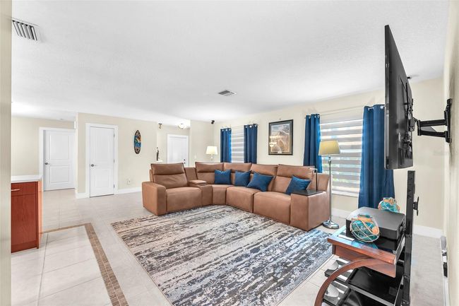 1012 Spindle Palm Way, House other with 3 bedrooms, 2 bathrooms and null parking in APOLLO BEACH FL | Image 9
