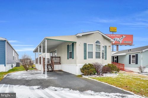 1025 Yarrow Ave, READING, PA, 19605-3328 | Card Image