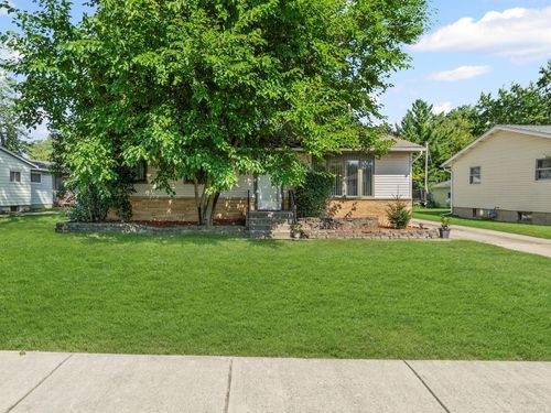 9N564 Flora Dr, Elgin, IL, 60123-5518 | Card Image