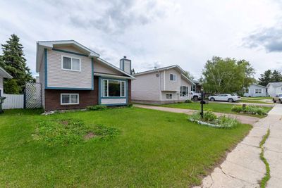 3413 45 A Avenue Close, House detached with 4 bedrooms, 2 bathrooms and 2 parking in Lloydminster SK | Image 2