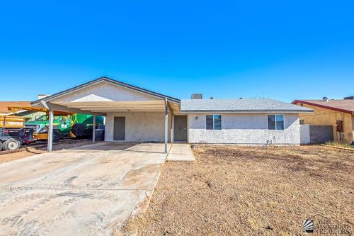 2829 S 17th Ave, Yuma, AZ, 85364-7814 | Card Image
