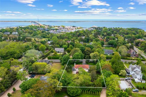 43 Shinnecock Rd, Hampton Bays, NY, 11946-2924 | Card Image