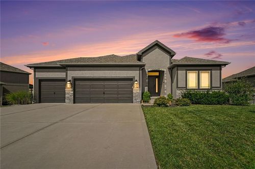 10824 N Crystal Ave, Kansas City, MO, 64156-7930 | Card Image