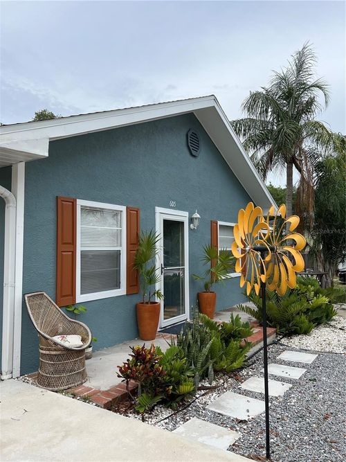 605 E Spruce St, TARPON SPRINGS, FL, 34689-4121 | Card Image
