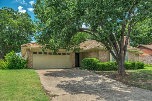 6613 Bayberry Dr, Fort Worth, TX, 76137-2004 | Card Image