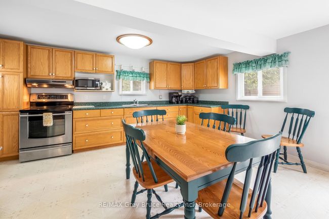 12 Guelph St, House other with 3 bedrooms, 1 bathrooms and 4 parking in Sauble Beach ON | Image 11
