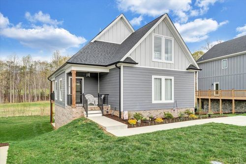 111 Retreat Ln, Huddleston, VA, 24104-3511 | Card Image