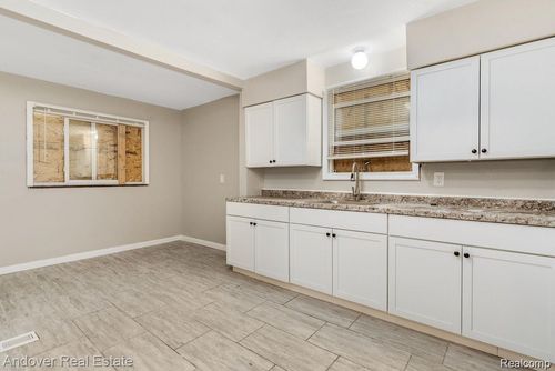 5574 Buckingham Ave, Detroit, MI, 48224-3255 | Card Image