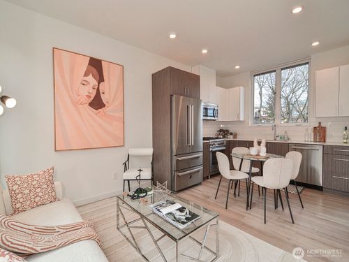 6539 4th Ave Ne, Seattle, WA, 98115-6459 | Card Image