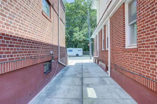 8507 Union Tpke, Glendale, NY, 11385-7654 | Card Image