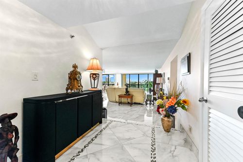 apt-604-1900 Consulate Pl, West Palm Beach, FL, 33401-1818 | Card Image