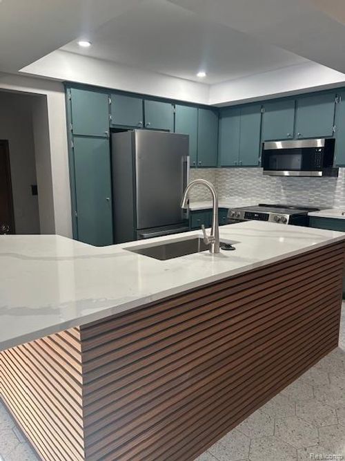 2109 Belle Vernon Dr, Rochester Hills, MI, 48309-2128 | Card Image