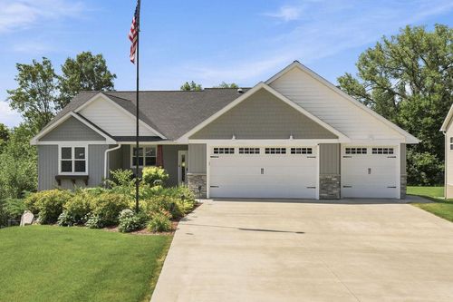 590 Northern Lights Dr, Prescott, WI, 54021-7482 | Card Image