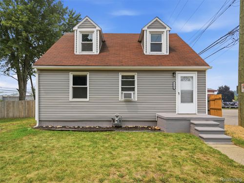 15201 Cavour St, Livonia, MI, 48154-4009 | Card Image