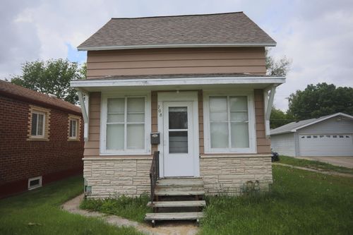 708 S 10th St, ABERDEEN, SD, 57401-5856 | Card Image