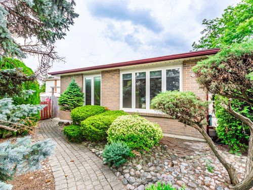 19 Drayton Cres, Brampton, ON, L6T3G6 | Card Image