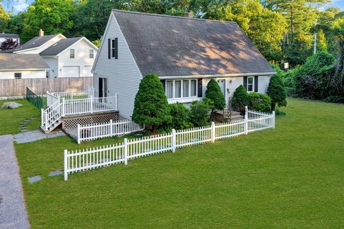 208 Winnapaug Rd, Westerly, RI, 02891-3535 | Card Image
