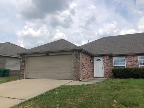 1001 Oakwood Ln, Centerton, AR, 72719-9784 | Card Image