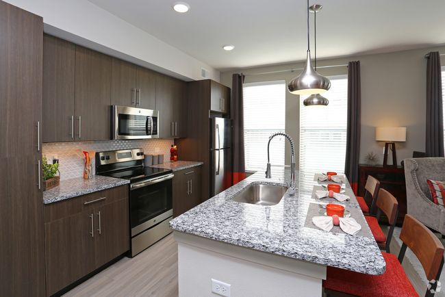 UNIT-4101 - 670 E Algonquin Rd, Condo with 2 bedrooms, 2 bathrooms and 2 parking in Schaumburg IL | Image 6