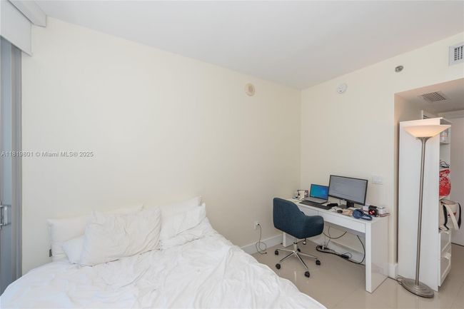 APT-4213 - 475 Brickell Ave, Condo with 2 bedrooms, 2 bathrooms and null parking in Miami FL | Image 15